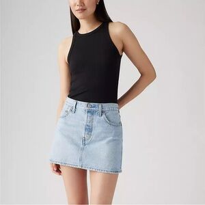 Levi’s denim skirt! ☀️